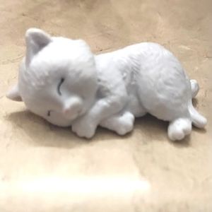 Barbie pet white cat